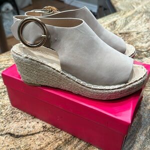 NIB Catherine Malandrino wedge neutral sandal size 7.5